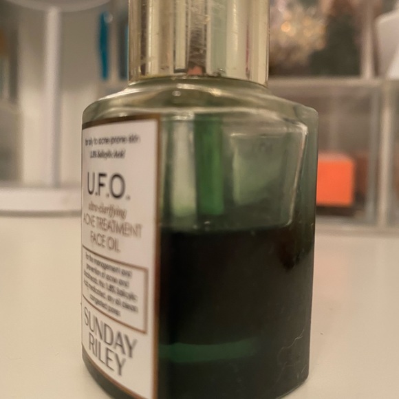 Sunday Riley Acne Treatment Oil - Picture 4 of 4